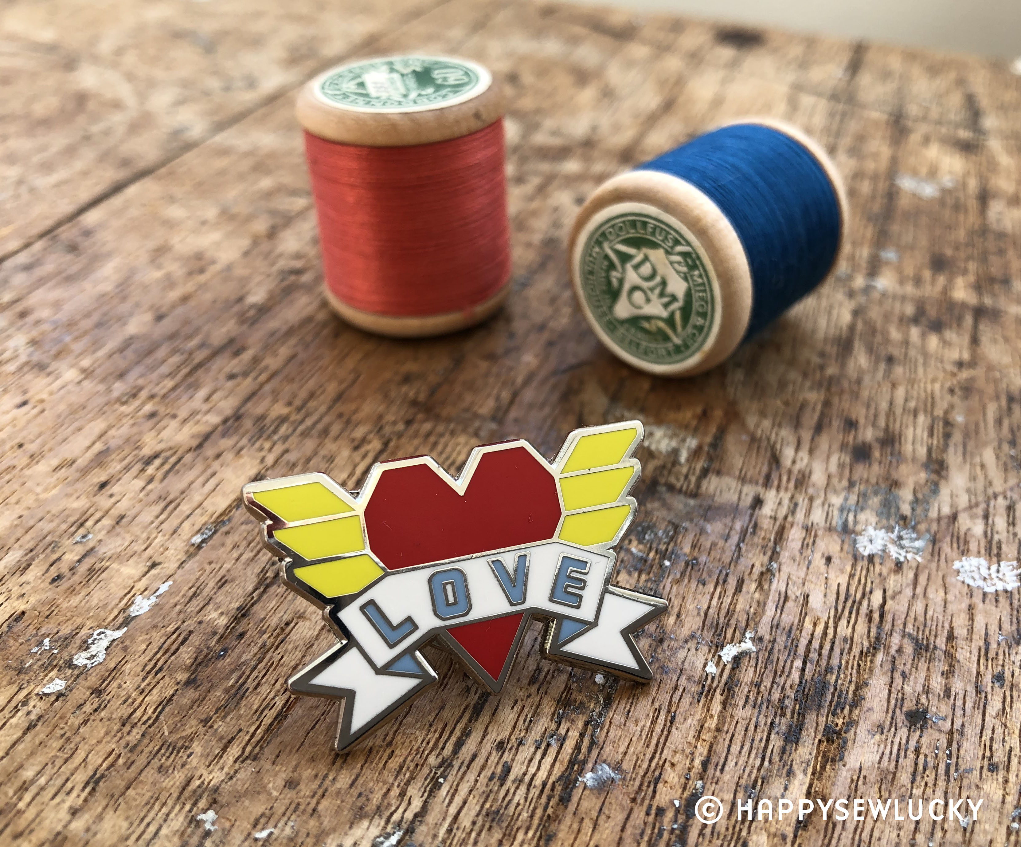 Heart with wiongs enamel pin